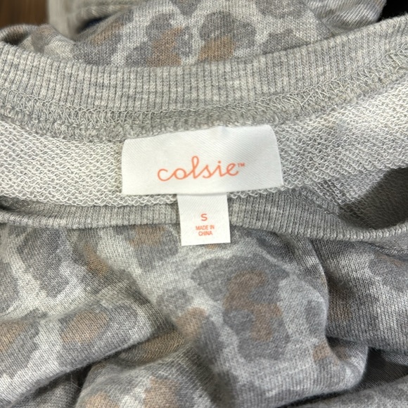 Colsie Cropped Cheeta Print Crewneck Small - Picture 4 of 6